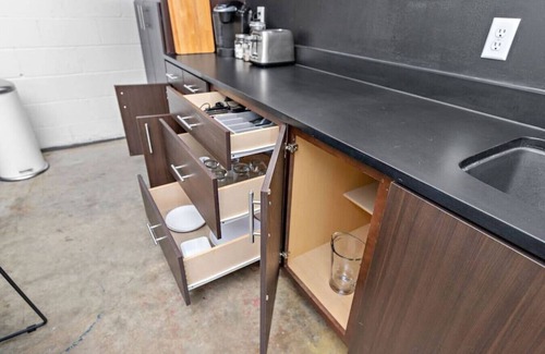 Midtown - Westport Apartment | Muffin Suite · ★Urban Hideout★King BD★6min↣KU Med Center★