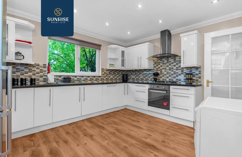 Glenisla House | Muirton 2 - 4 Rooms, 8 Single Beds
