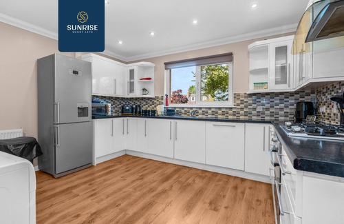 Glenisla House | Muirton 2 - 4 Rooms, 8 Single Beds