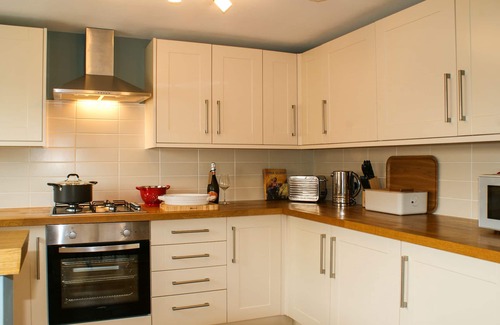 Hadleigh Cottage | MULBERRY COTTAGE, family friendly, with a garden in Hadleigh