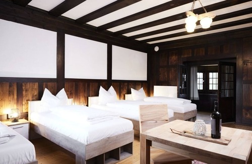 Innenstadt Other | Multi-bed room in the historic Gentilburg for up to 11 people