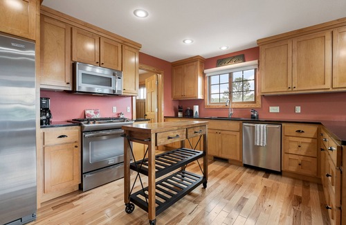 Eureka Springs House | Multi-level home with a game room, washer/dryer, fireplace, deck & central AC
