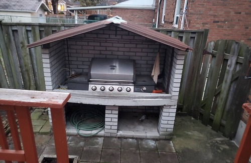 Old East York House | Multiple bedroom house with gigabit internet and amenities included!n