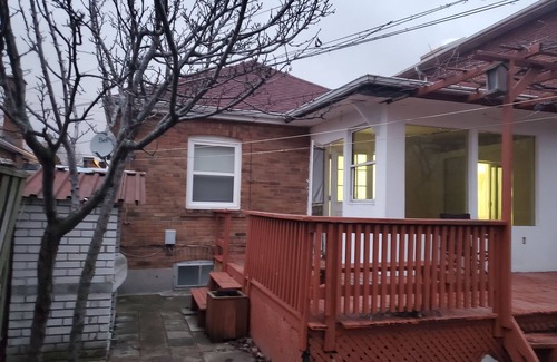 Old East York House | Multiple bedroom house with gigabit internet and amenities included!n