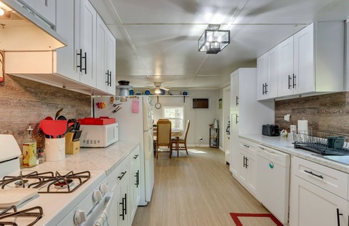 Murphy Cottage | Murphy Cottage w/Screened-In Porch - Pets Welcome
