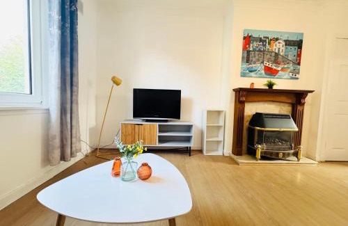 Ellemford Apartment | Murrayfield Maindoor flat with Free parking and Great Public transports Link