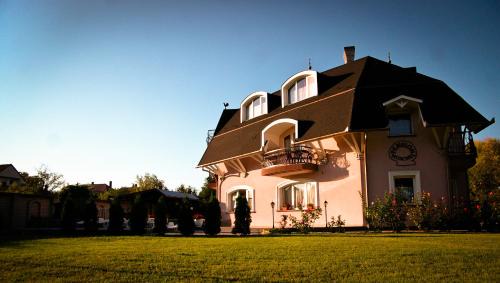 Keszthely House | Muschel Panzió
