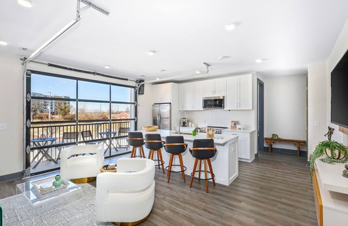 Rolling Mill Hill Condo | Muse | City-view third-floor condo with private balcony & AC
