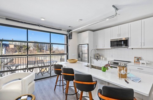 Rolling Mill Hill Condo | Muse | City-view third-floor condo with private balcony & AC
