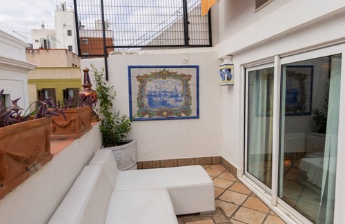 Museo Apartment | Museum Penthouse Suite by RentalSevilla