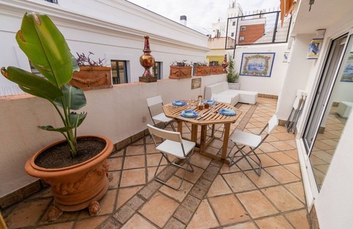 Museo Apartment | Museum Penthouse Suite by RentalSevilla