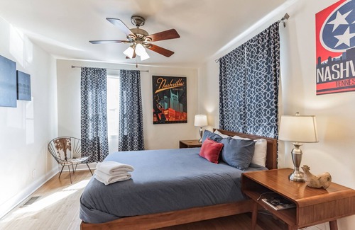 Shelby Hills House | Music City Cottage – A Charming 2 BDR Retreat for Couples and Families!