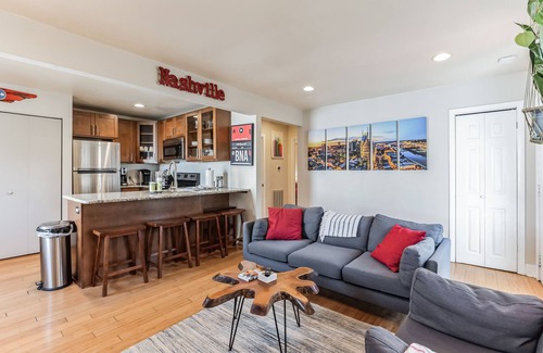 Shelby Hills House | Music City Cottage – A Charming 2 BDR Retreat for Couples and Families!