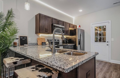 Clarksville House | Music City Getaway! 7 Beds, Pool Table, Fireplace, Patio With Grill, AND MORE!