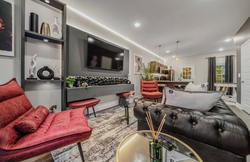Clarksville House | Music City Getaway! 7 Beds, Pool Table, Fireplace, Patio With Grill, AND MORE!