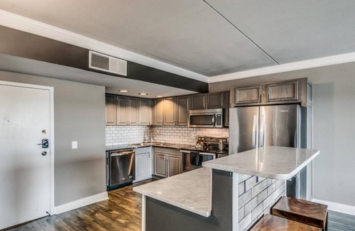 Nashville Condo | Music Row Condo -Guitar Shaped Pool