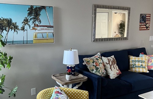 River Glen House | Music theme cutie, in Hip Donelson, 5 min. from world famous Grand Ole Opry.