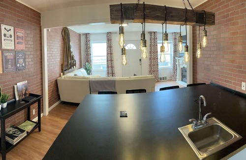 Rosedale House | Music-themed, walking distance to Westport and KU Med!! Circle bed.