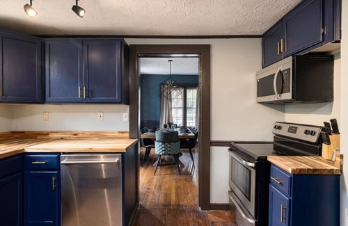 Kingsport House | Music Vibes Near Downtown Kpt - 4br 1.5ba- Fenced yard - Downtown Kingsport