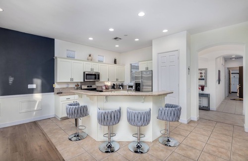 Indio House | MusicLover LAKEside Pool, Game Room & Golf Course!