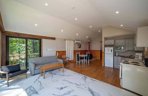Muskoka Lakes Cottage | Muskoka 2-bedroom Cottage (Pier 100 #10)