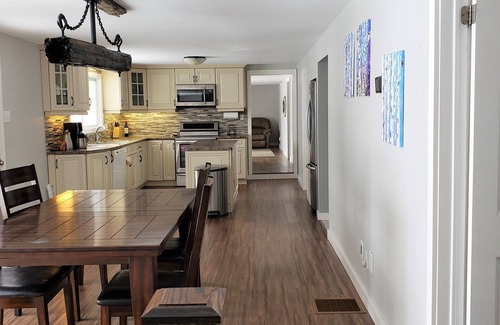 Utterson House | Muskoka Lakehouse Retreat - Family Friendly with Sandy Beach on Three Mile Lake
