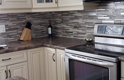 Utterson House | Muskoka Lakehouse Retreat - Family Friendly with Sandy Beach on Three Mile Lake