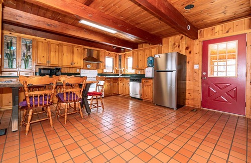 Minden Hills Cottage | Muskoka Retreat + Hot Tub/Steam Room - Lake Kushog