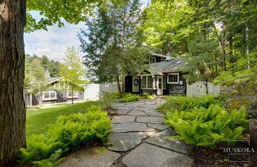Muskoka Lakes House | Muskoka retreat located in one of the most sought after areas of Muskoka