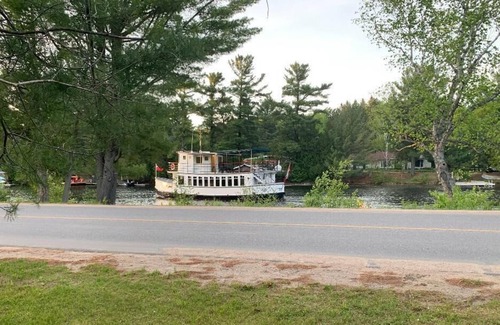 Bracebridge Cottage | Muskoka River Retreat