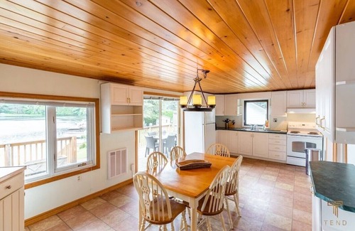 Seguin Cottage | Muskoka Waterfront Cottage-Starlink-Sandy Beach