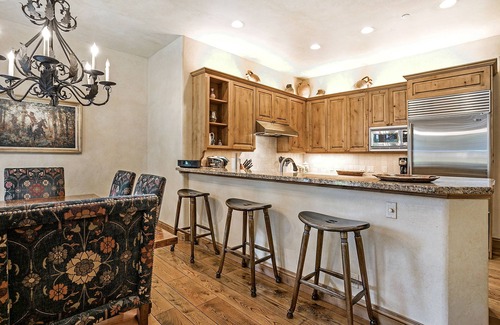 Edwards House | Must See - Million $ Townhome - Best Value - Ideal Location Close to Lift