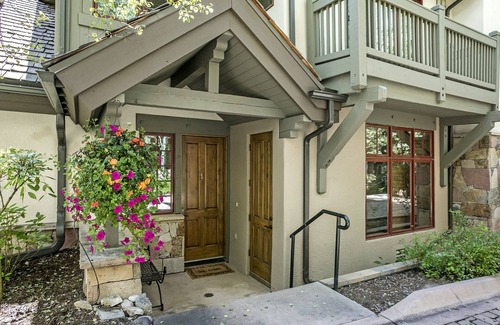 Edwards House | Must See - Million $ Townhome - Best Value - Ideal Location Close to Lift