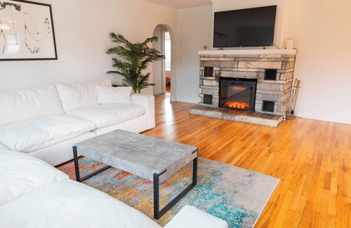 Rutland House | Muwu in Killington Area with Jacuzzi