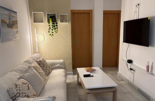 Nervion Apartment | Muy bonito apartamento en Nervión de dos habitaciones y dos baños con patio privado