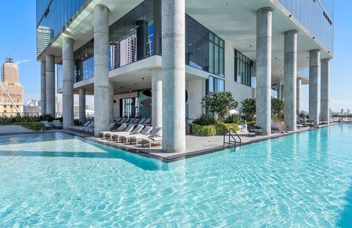 Downtown Miami Apartment | MVR - 41st Floor Studio with Stunning Ocean Views