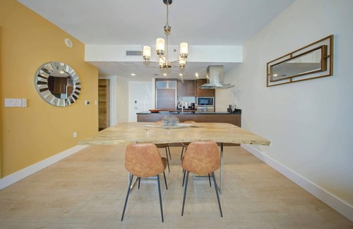 Downtown Miami Apartment | MVR Balcony Bliss in Miami