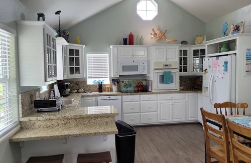 Crystal Beach House | "My Crystal Beach House" -Updates - 2024, WiFi, Pet Friendly, Close to Beach!