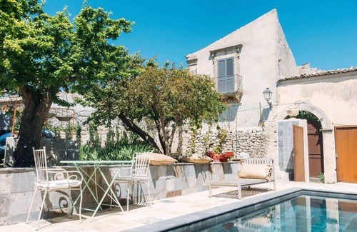 Palazzolo Acreide Historic Centre Villa | My Rental Holmes - Villa Acreide in center of town with private pool