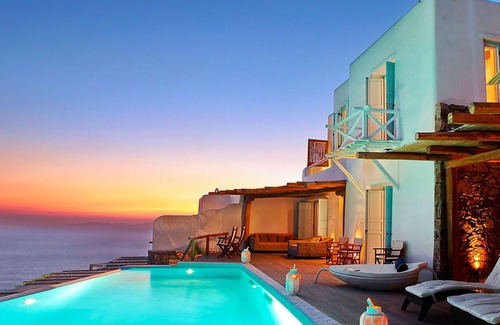 Alyki Villa | My Rental Homes - Queen Villa with pool area furnished with sunbeds and sea view