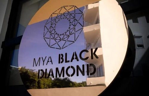 Ejidal Apartment | Mya Black Diamond 202