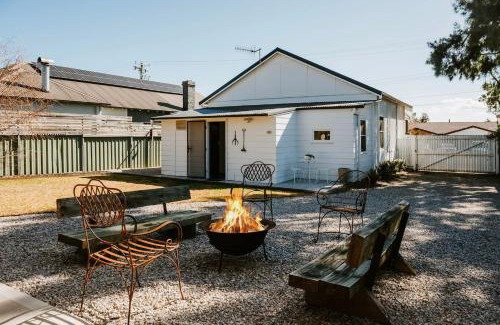 Central Mudgee House | Mygoura Cottage - Charming Country Living in Town