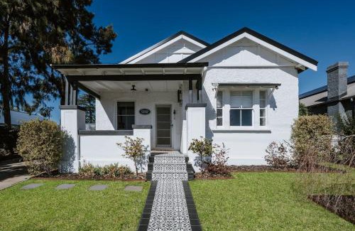 Central Mudgee House | Mygoura Cottage - Charming Country Living in Town