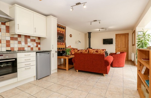 Redruth Cottage | MYNHEER FARM BOWJI, family friendly, with open fire in Redruth