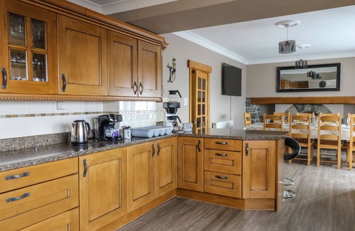 Cwrt Cottage | MYNYDD AR MOR, family friendly, character holiday cottage in Barmouth