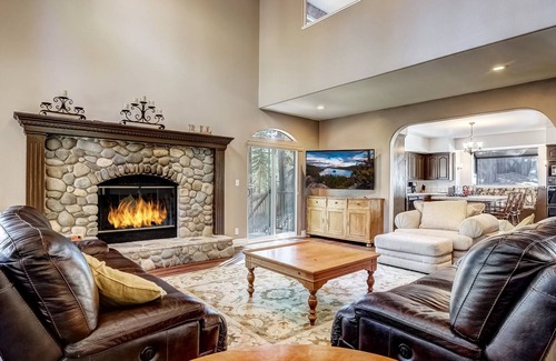 Lower Kingsbury Condo | Mystic Pine -30+ day rental