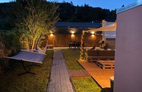Adenau Apartment | Nürburgring Industrial Design House, großer Garten, BBQ