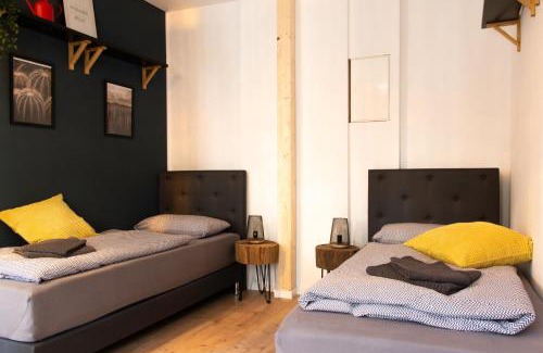 Adenau Apartment | Nürburgring Industrial Design House, großer Garten, BBQ