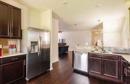 Houston House | N-E-G House - near DAVID WAYNE HOOKS Airport