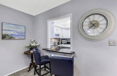 Naples Condo | n Minutes to world class beaches and Marco Island. 3 mi to 5th Ave